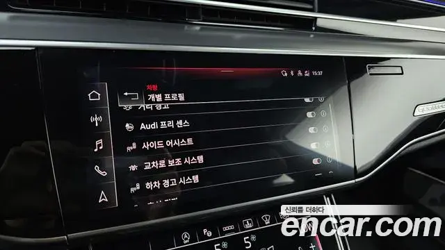 Audi A8 2021 — ფოტო 17/31