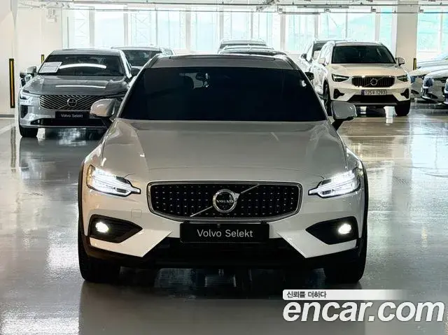 Volvo V60 Cross Country 2025 — Şəkil 8/20