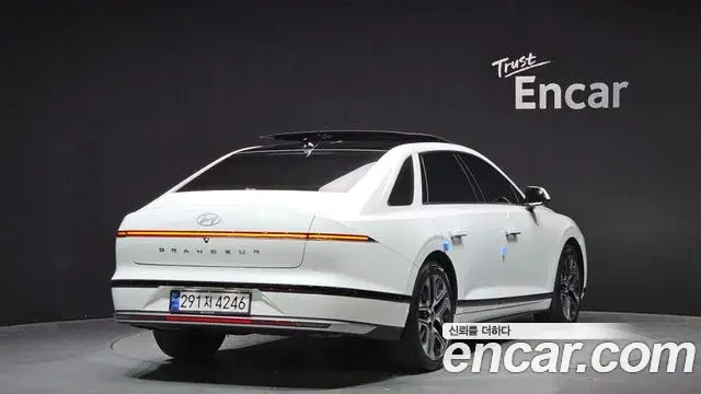 Hyundai Grandeur Hybrid 2023 — ფოტო 17/20