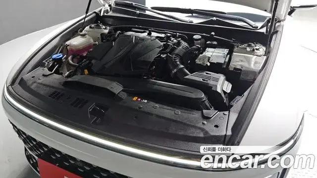 Hyundai Grandeur Hybrid 2023 — ფოტო 15/20
