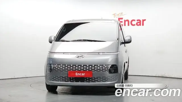 Hyundai Staria 2023 — Photo 16/20