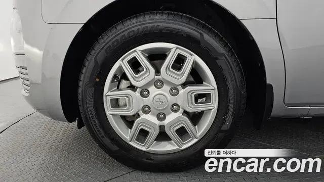 Hyundai Staria 2023 — Photo 17/20