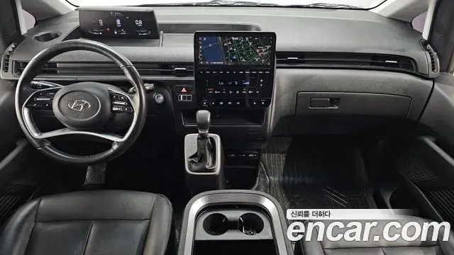 Hyundai Staria 2023 — Photo 14/20