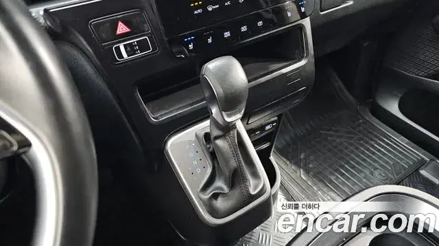 Hyundai Staria 2023 — Photo 5/20