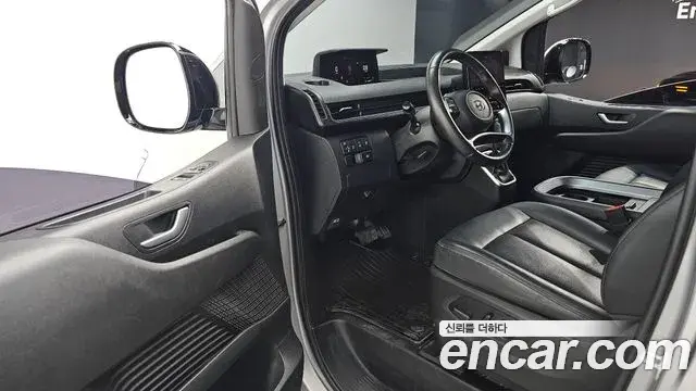 Hyundai Staria 2023 — Photo 19/20