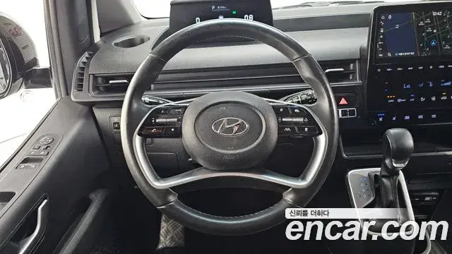 Hyundai Staria 2023 — Photo 8/20