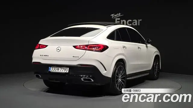 Mercedes-Benz GLE-Class 2022 — Photo 31/36