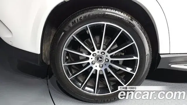 Mercedes-Benz GLE-Class 2022 — Photo 35/36