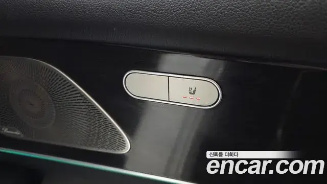 Mercedes-Benz GLE-Class 2022 — Photo 21/36