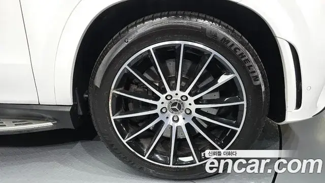 Mercedes-Benz GLE-Class 2022 — Photo 23/36