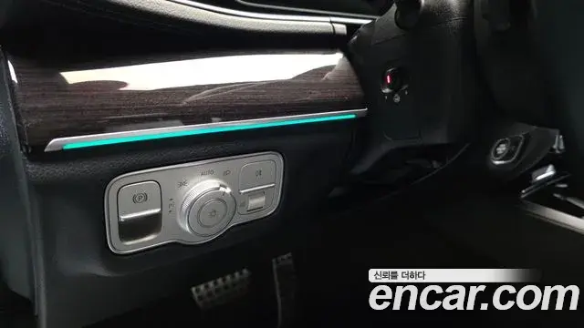 Mercedes-Benz GLE-Class 2022 — Photo 34/36
