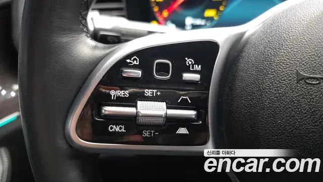 Mercedes-Benz GLE-Class 2022 — Photo 13/36