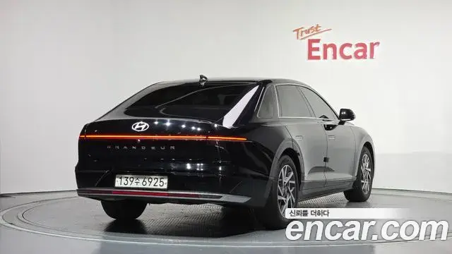 Hyundai Grandeur Hybrid 2023 — ფოტო 16/20