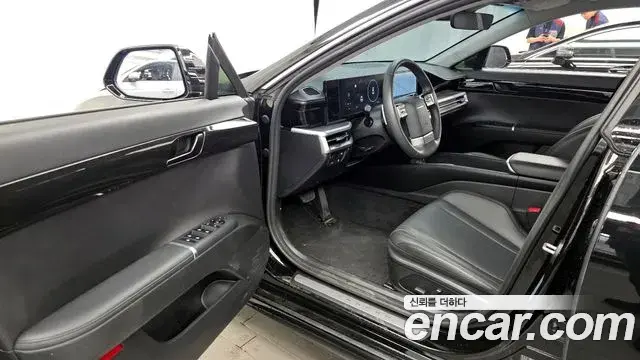 Hyundai Grandeur Hybrid 2023 — ფოტო 8/20