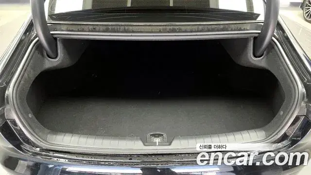 Hyundai Grandeur Hybrid 2023 — ფოტო 9/20