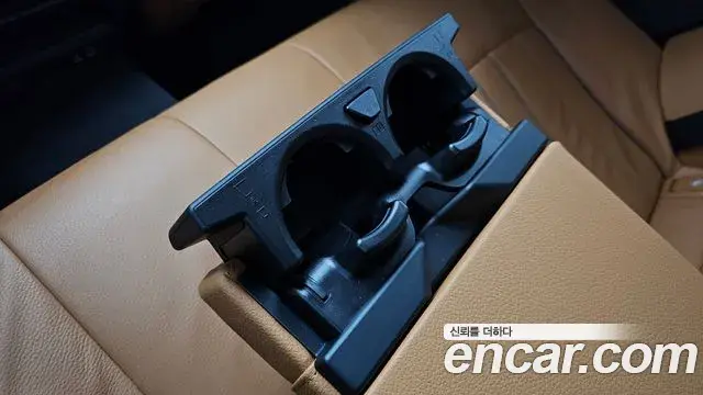 BMW 5 Series 2020 — Photo 28/33