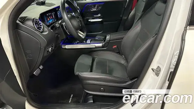 Mercedes-Benz GLB-Class 2025 — ფოტო 18/20