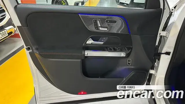 Mercedes-Benz GLB-Class 2025 — ფოტო 13/20
