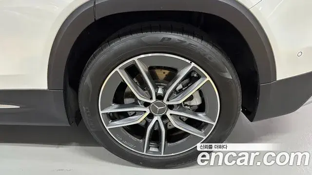 Mercedes-Benz GLB-Class 2025 — ფოტო 8/20