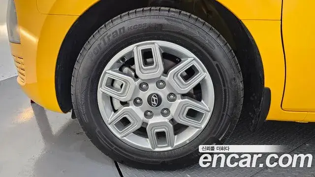 Hyundai Staria 2025 — ფოტო 28/33
