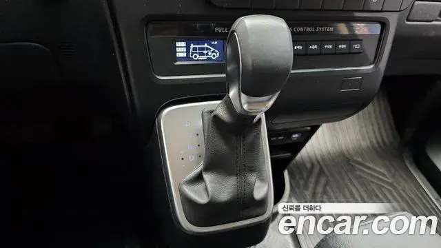 Hyundai Staria 2025 — ფოტო 14/33