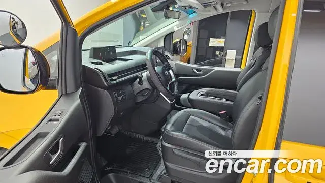Hyundai Staria 2025 — ფოტო 16/33