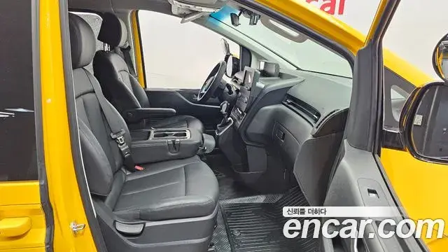 Hyundai Staria 2025 — ფოტო 22/33
