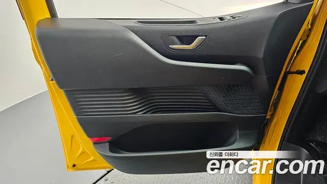 Hyundai Staria 2025 — ფოტო 11/33