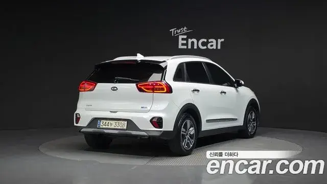 Kia Niro 2021 — ფოტო 18/30
