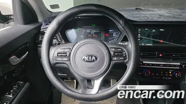 Kia Niro 2021 — ფოტო 10/30
