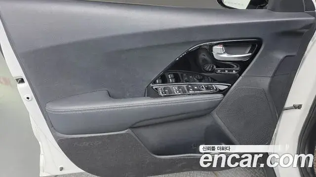Kia Niro 2021 — ფოტო 6/30