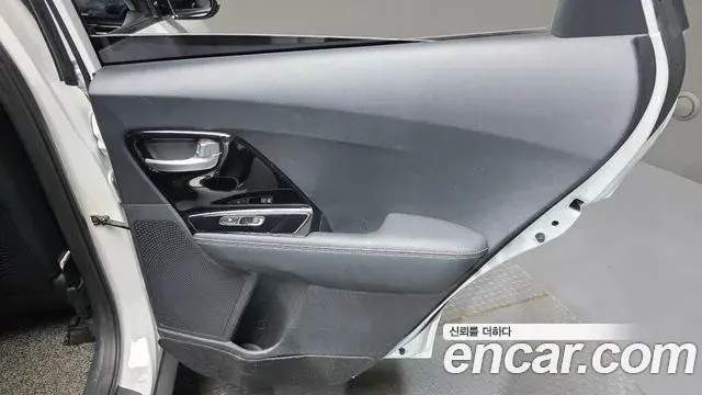 Kia Niro 2021 — ფოტო 2/30