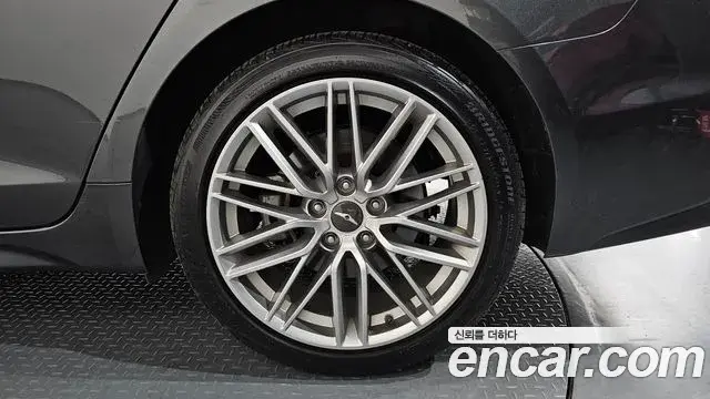 Genesis G70 2019 — Photo 26/37