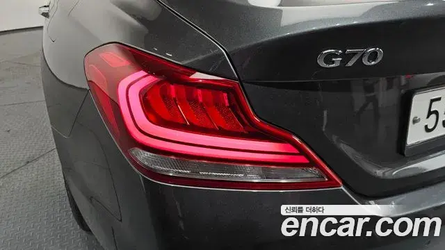Genesis G70 2019 — Photo 21/37