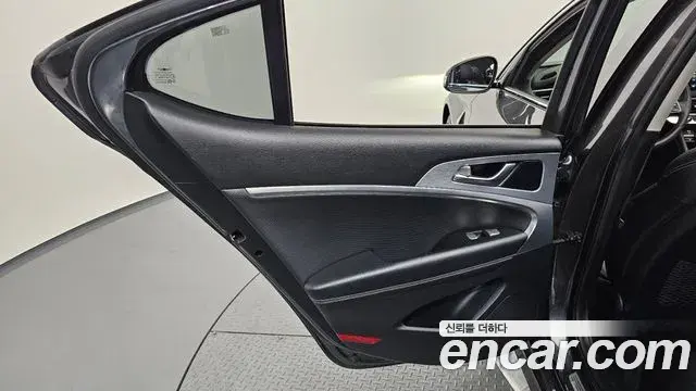 Genesis G70 2019 — Photo 1/37
