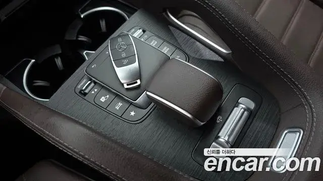 Mercedes-Benz GLE-Class 2022 — Фото 16/20