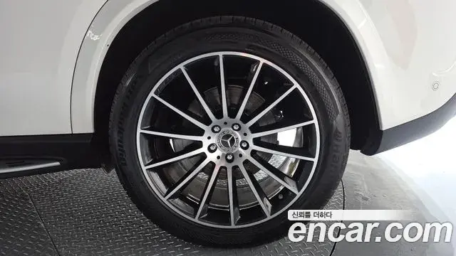 Mercedes-Benz GLE-Class 2022 — Фото 19/20