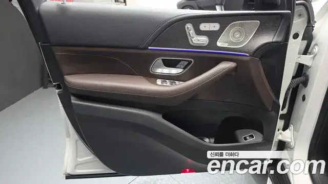 Mercedes-Benz GLE-Class 2022 — Photo 23/31