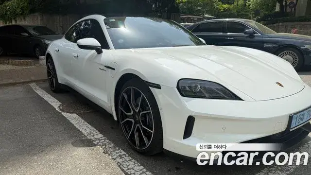 Porsche Taycan 2025 — ფოტო 4/20