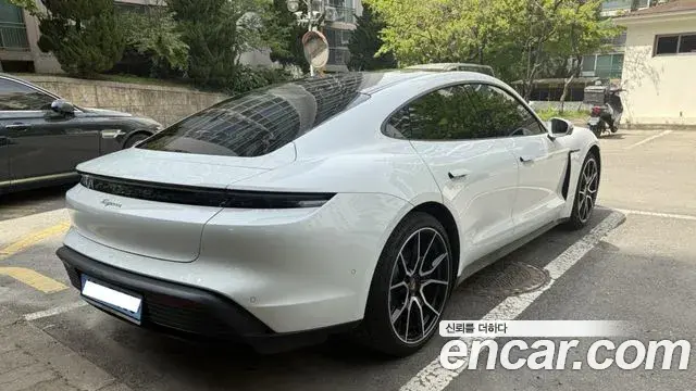Porsche Taycan 2025 — ფოტო 5/20