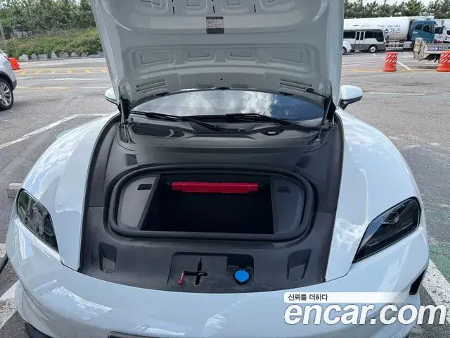 Porsche Taycan 2025 — ფოტო 1/20