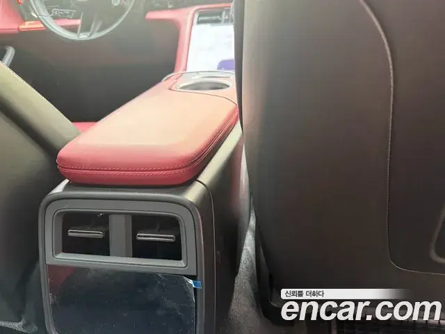 Porsche Taycan 2025 — ფოტო 19/20