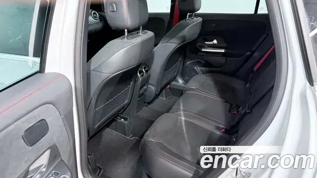 Mercedes-Benz GLA-Class 2023 — Фото 9/20
