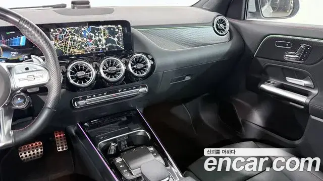 Mercedes-Benz GLA-Class 2023 — Фото 12/20