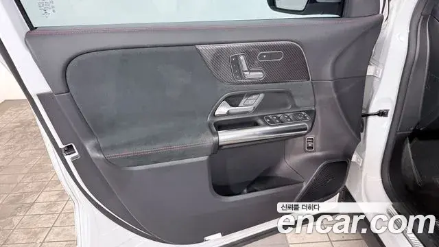 Mercedes-Benz GLA-Class 2023 — Фото 14/20