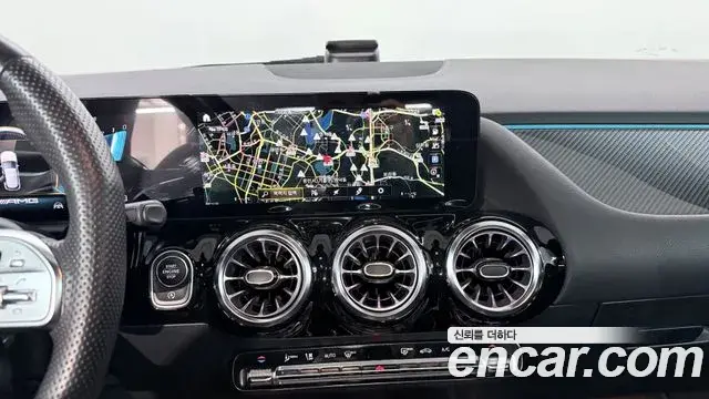 Mercedes-Benz GLA-Class 2023 — Фото 15/20