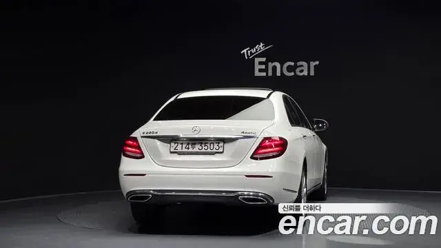 Mercedes-Benz E-Class 2019 — Фото 4/20