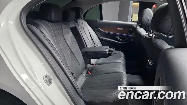 Mercedes-Benz E-Class 2019 — Фото 12/20