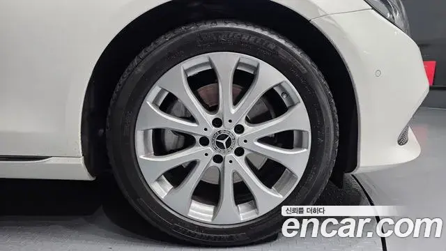 Mercedes-Benz E-Class 2019 — ფოტო 18/30