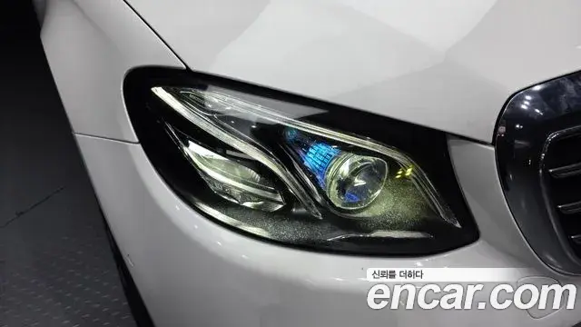 Mercedes-Benz E-Class 2019 — ფოტო 25/30